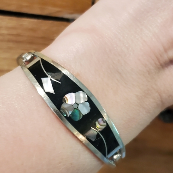 Vintage Jewelry - Vintage 70s/80s Handmade Alpaca Silver bangle w/ abalone shell inlay flower